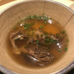 温石 - 天然ホウキタケの茶碗蒸し。菊川市で捕れた天然のスッポンスープが絶品。動物系を思わせるこの濃ゆいコクに悶絶しました