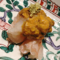 温石 - 馬糞ウニに見えるけど、伊勢海老の頭の味噌。鰹出汁で温めます。これは思わず身を捩ってしまうくらいの美味さ。心の底から悶絶してしまいました