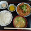 かつ美食堂 - ホルモン中・ご飯中（１１００円）