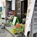 桟歩道 - お店様の入り口付近です①