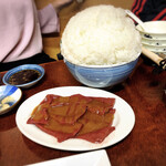 龍園 - 特盛りライス500円&牛レバー500円。