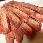 龍園 - 上タン黒毛和牛2人前。