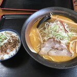 えぞらーめん勝二 - こく味噌ラーメン\900そぼろ丼\470