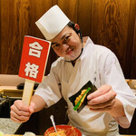 鮨 由う - ・プリン巻きで決めポーズ