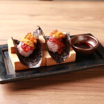 手卷肉寿司（海胆、鲑鱼子）
