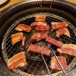 焼肉きんぐ - こんなに感じで焼きます。