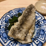 温石 - 沼津産のメヒカリの唐揚げと空芯菜。軽く鰹出汁をかけていただきます。皮目にしっとりとお出汁が染み込み、もう、悶絶。空芯菜のネットリ感と出汁の旨味、身の甘さが三位一体を奏でます