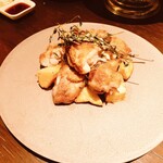 Kamoshiya - 中札内地鶏の香草焼き