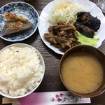 居喰処 光 - 2020/10/11
      ナスみそ、豚焼肉炒め 500円
      味噌おでん、シジミ味噌汁