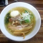 麺屋 一八 - 燻塩ラーメン（790円）