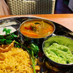 ミールス&ロティ バイ パハナ - 