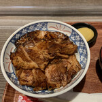 Maruya - 平牧2種、肉1.5倍豚丼 @1,000円