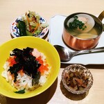 Ginza Yuina - 秋鮭といくらの釜炊きごはん