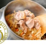 Specialty! 1 cup of chicken Kamameshi (rice cooked in a pot) (limited fall/winter sale)