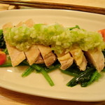 菜根譚 北海道中華 - 知床地鶏のネギ塩ダレのせ（780円）