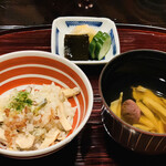 比良山荘 - ■ご飯、汁物、香の物。
      ☆松茸と鮎の炊き込みご飯と松茸のお碗。
      