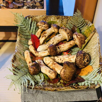 比良山荘 - 『比良山荘』の松茸特別コースの見事な松茸。岩手県岩泉町産。