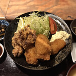 Hachi Bumme - ミックスフライ定食B  唐揚げ、牡蠣、白身魚のセット