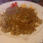 カレーハウス園 - カレー味に炒めたご飯にカレーが乗ってます