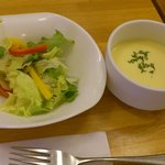 ポポラマーマ - セットのスープとサラダ