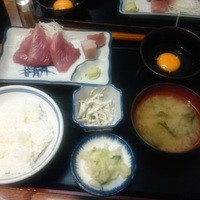 浅草 魚料理 遠州屋 - 近海生マグロぶつ切り定食。