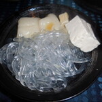 瀬里奈 - しゃぶしゃぶのスープで調理したくずきり、餅、湯葉、豆腐です。