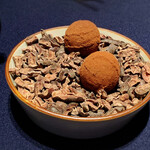 abysse - チョコレート
      デーツ、トンカ豆