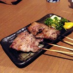 新潟肉と海鮮・50種の地酒 つるまる - 純白のビアンカ豚串　480円