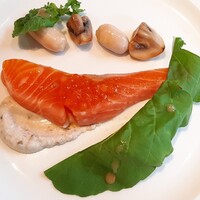 PRIMO - ４１℃の燻製八海山サーモンとその卵