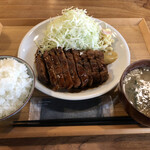 メシと喫茶 八角 - トンテキ定食