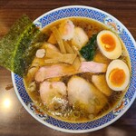 白河手打中華 賀乃屋 - チャーシュー麺味玉入り。