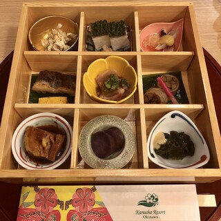 名護市の沖縄料理18選 観光で行きたい有名店から穴場まで 食べログまとめ 名護市の沖縄料理18選 観光で行きたい有名店から穴場まで 食べログまとめ