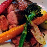 里伊 - やっぱり写真ないのは寂しいのでこれを。ラムのステーキです。うめ〜のよ、これがさ。