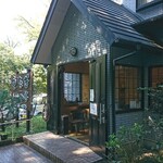 八勝 - 時は過ぎても変わらぬ外観