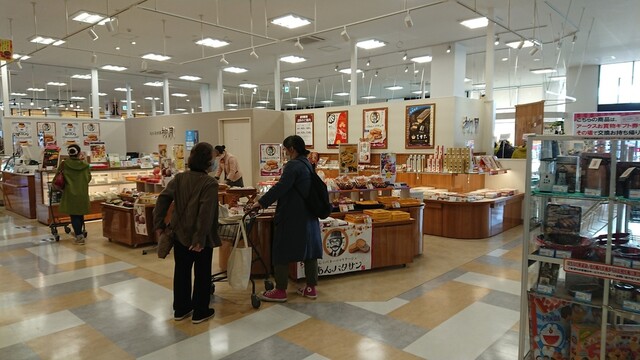 柳月 スーパーアークス鳥取大通店（りゅうげつ） - 新富士（洋菓子）の写真