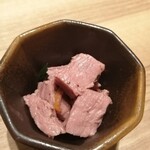 肉と日本酒いぶり - お通しの、ビーフのコンフィ