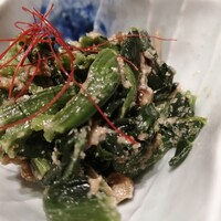 肉と日本酒いぶり 有楽町店 - ほうれんそうとなめこ和え