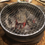 Shichirin Yaki Osakana Kuwaeta Doraneko - では七輪焼を