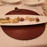 舞茸と砂肝のフリット
          味は、塩気のある天ぷら、でした。砂肝は苦手だけど、こちらのは、クセもなく、あまりシャリシャリしてないので、美味しく頂きました。