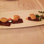 RISTORANTE REGA - 小菓子
      タルトとクッキーって似てるから、タルトの後に提供されても、もう満足感があって…
      ドルチェがタルトじゃなければ、嬉しかったかも。