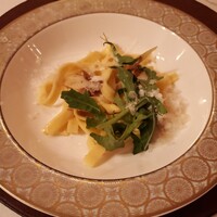 RISTORANTE REGA - うさぎのラグー　
                      うさぎの肉は楽しみにしていたけど、ほんのわずか、スプーン一杯あるかないか。味は、鶏肉に似ていてサッパリしてるけど、鶏肉よりも、チョッと臭みがありました。