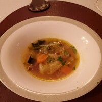 RISTORANTE REGA - ミネストローネ
                    野菜の旨味たっぷりのスープ。良いオリーブ油の香りもして、美味しかったです。