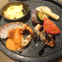 Lounge & Dining G - Seafood Plate