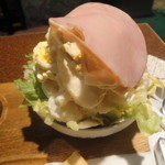 「モーニングセット」のサラダマウンテン