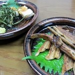 季節料理 藤原 - 右手前が焼あなご突出 左奥がむし穴突出