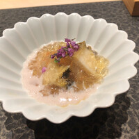 すし昇 - 鱈の白子の摺流し ボタン海老の紹興酒漬け 赤鮑煮 酢橘ジュレ
                      のっけから昇平大将全開(^^)こういう個性の強い食材重ねが抜群！