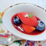 シャトー　ラ・パルム・ドール - デザート前のお楽しみ
      ホワイトチョコのプリン