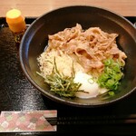 手打うどん けんどん屋 - 「肉玉ぶっかけ冷(出汁は温)」890円