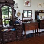 카페 르반 - 매장 내부 장식 선반