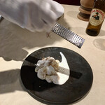 ペペロッソ - モーニングコース：マッシュルームサラダ、松露をかけて